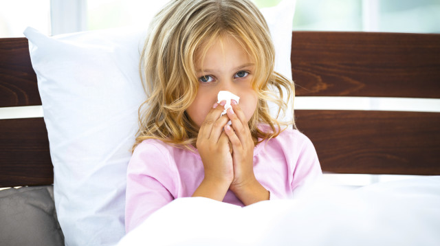 ילדה חולה (צילום: istockphoto)