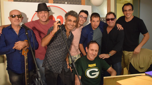 להקת אטרף באולפן של גבי גזית (צילום: 103FM)