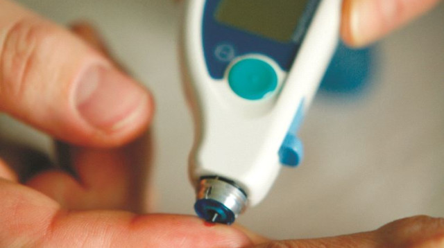בדיקת סוכרת (צילום: אינגאימג)