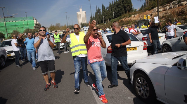 הפגנת נהגי המונית בירושלים (צילום: יונתן זינדל, פלאש 90)