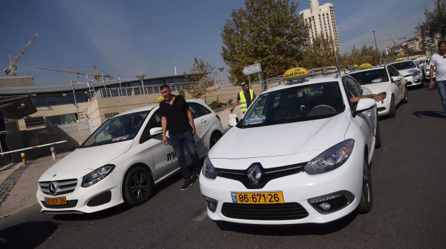 הפגנת נהגי המונית בירושלים (צילום: יונתן זינדל, פלאש 90)