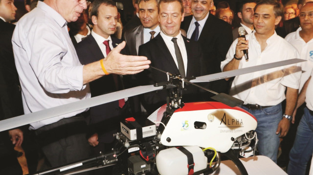 אורי אריאל, ראש ממשלת רוסיה מדבדב והרחפן (צילום: משרד החקלאות ופיתוח הכפר)