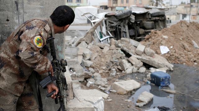 חייל עיראקי במוסול (צילום: רויטרס)