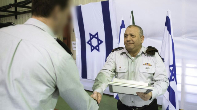 הרמטכ"ל מעניק צל"ש לסיירת מטכ"ל (צילום: דובר צה"ל)