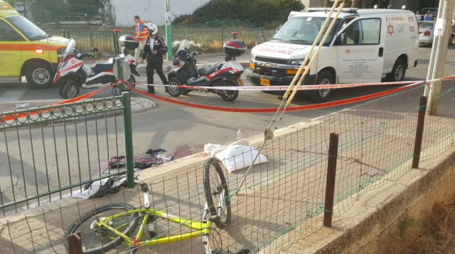 גבר בן 35 נפצע אנושות בקטטה בפתח תקווה  (צילום: תיעוד מבצעי מד"א)