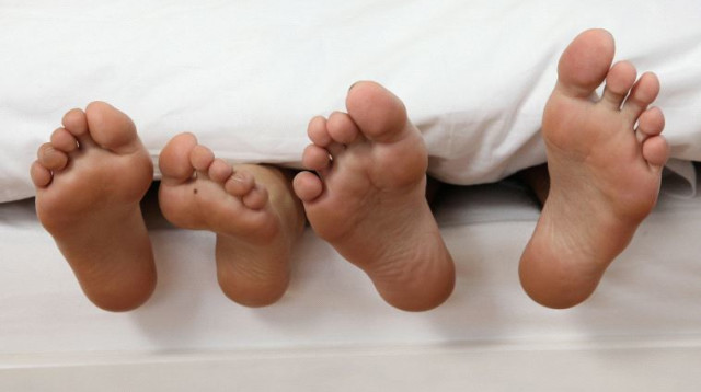 זוג במיטה (צילום: אינגאימג)