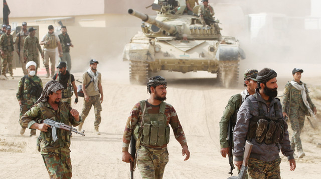  מליציות שיעיות במוסול (צילום: AFP)