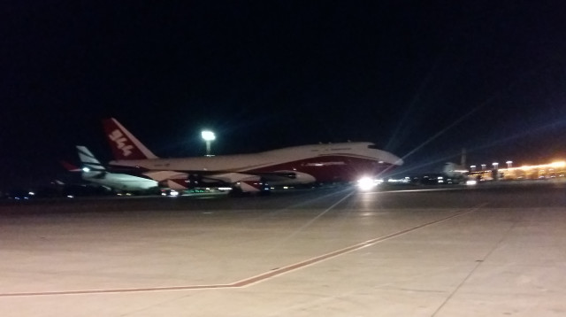 הסופרטנקר לאחר נחיתתו בנתב"ג (צילום: משה כהן)