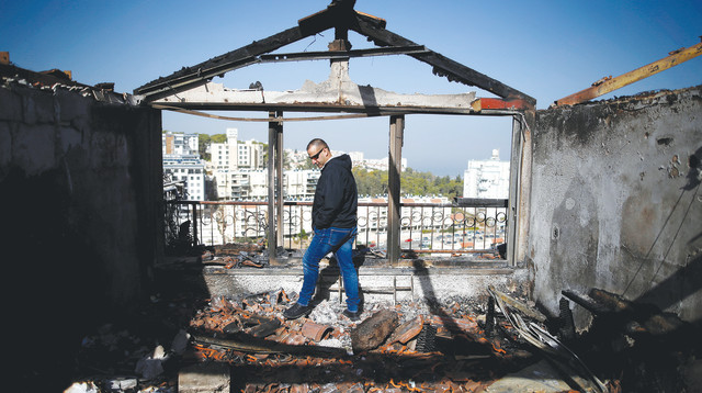 השריפה בחיפה (צילום: רויטרס)