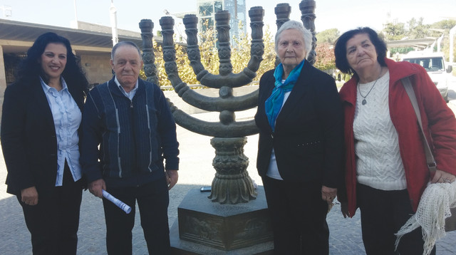 סיור בכנסת, מחזירים אהבה (צילום: ענת פלדמן)