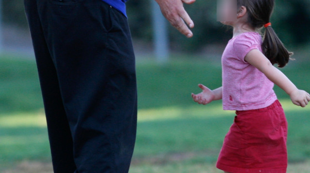 ילדה ואביה, ארכיון (צילום: נתי שוחט, פלאש 90)