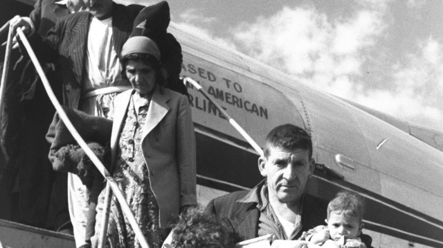 עולים מעיראק מגיעים ארצה, 1950 (צילום: הנס פין, לע"מ)