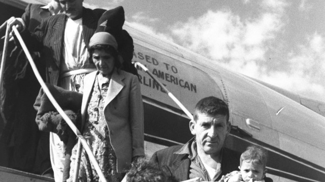 עולים מעיראק מגיעים ארצה, 1950 (צילום: הנס פין, לע"מ)