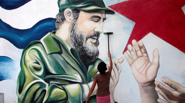 ציור קיר של פידל קסטרו , קובה (צילום: רויטרס)