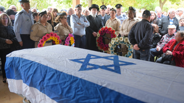 ארונו של תא"ל במיל' רן פקר ז"ל (צילום: אבשלום ששוני)