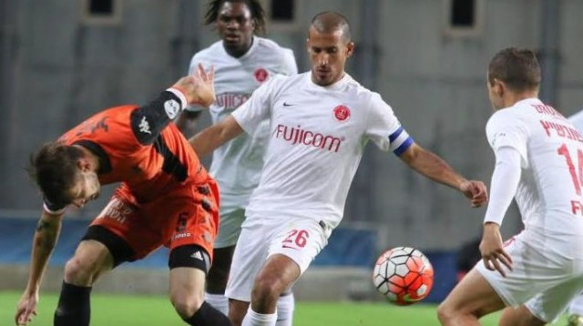 אביחי ידין נאבק בבני יהודה (צילום: עדי אבישי)