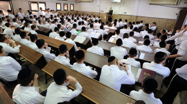 תלמידי ישיבה (צילום: פלאש 90)