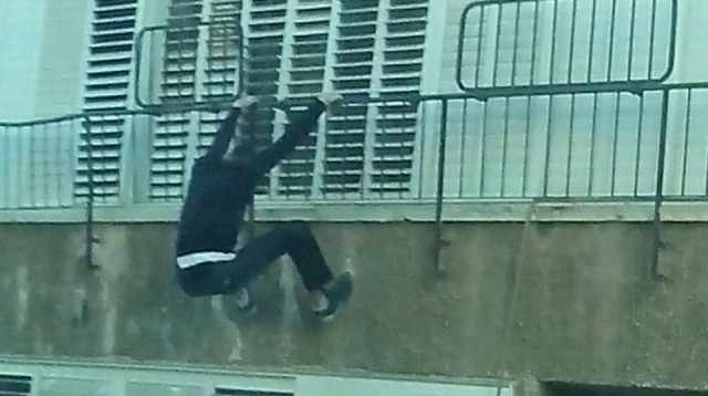 הפורץ שנקלט במצלמתה של ענבר אלחייק (צילום: ענבר אלחייק)