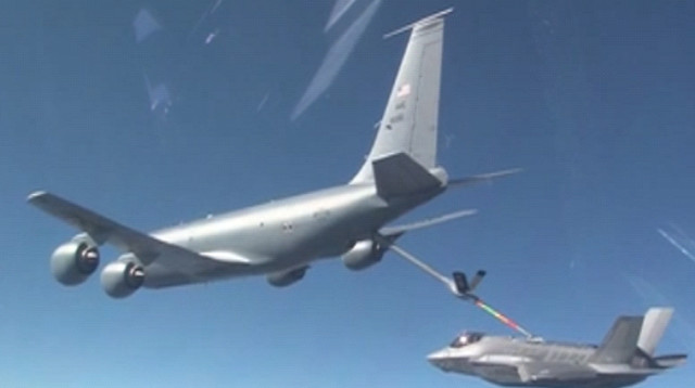 מטוס החמקן F35 בדרך לישראל (צילום: דובר צה"ל)