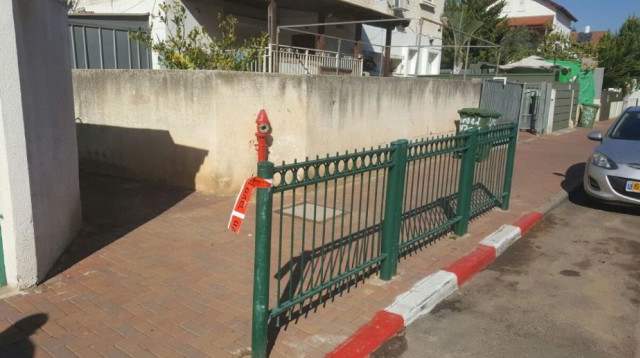 זירת הרצח בפתח תקווה (צילום: אלון חכמון)