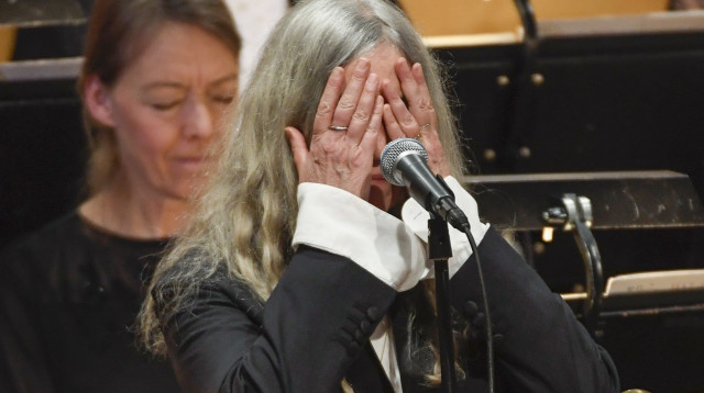 פטי סמית' בטקס הענקת פרס נובל לבוב דילן (צילום: AFP)