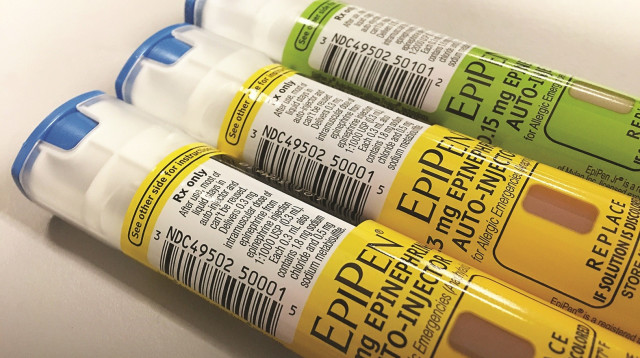 זריקת אפיפן (צילום: רויטרס)