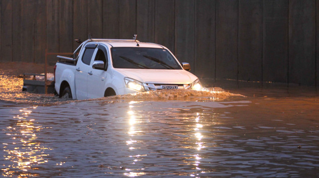 רכב במנהרה מוצפת, ארכיון (צילום: פלאש 90)