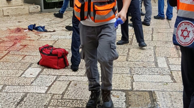 פיגוע דקירה בשער האריות, ירושלים (צילום: דוברות איחוד הצלה)