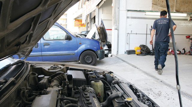 מוסך (צילום: אנה לפלן, פלאש 90)