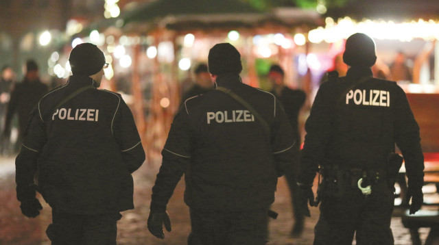 כוחות גרמנים באזור הפיגוע (צילום: רויטרס)