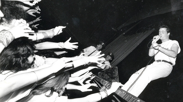 הזמר אדם, הופעה בסינרמה (צילום: גרי אברמוביץ)