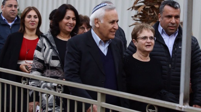 משה קצב משתחרר מהכלא (צילום: אלוני מור)