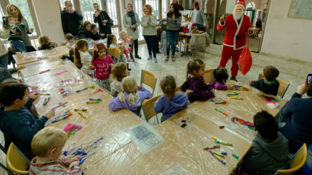 חגיגות חג המולד בביה"ס הדו לשוני בירושלים (צילום: עמותת "יד ביד")