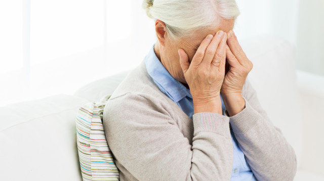 קשישה מותקפת, אילוסטרציה (צילום: אינגאימג')