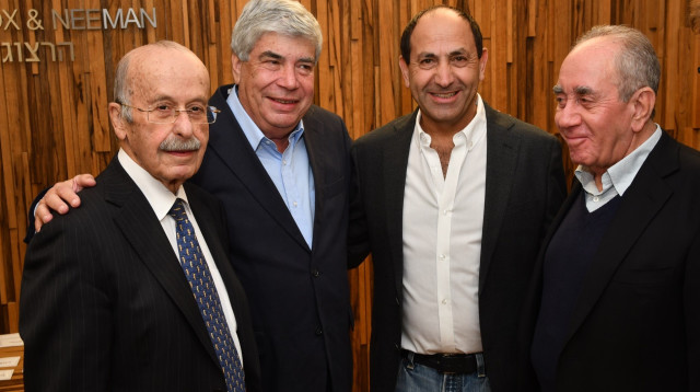 אלפרד אקירוב, רמי לוי, עמי הראל ורמי כספי (צילום: ישראל מלובני)