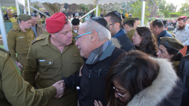 הלווית החיילת יעל יקותיאל (צילום: אבשלום ששוני)