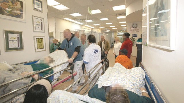 עומס בבית החולים סורוקה בבאר שבע (צילום: יהודה לחיאני)