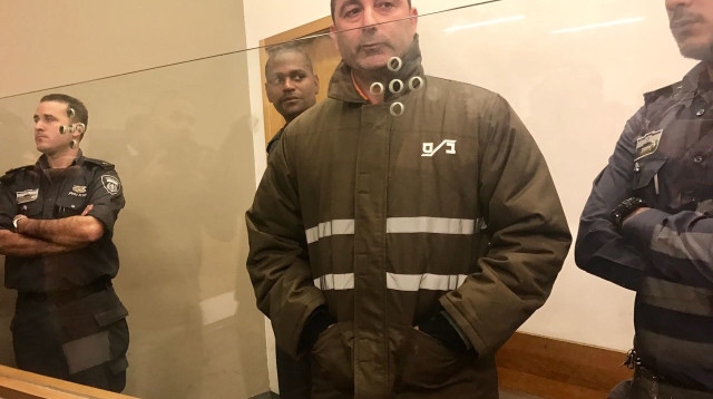 איש העסקים ג'קי בן זקן במדי אסיר בבית המשפט (צילום: מור שמעוני)