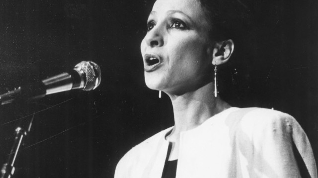 אסתר עופרים (צילום: שמואל רחמני)