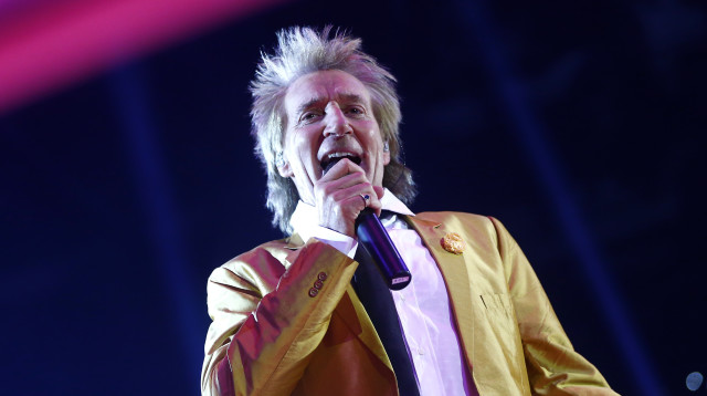 רוד סטיוארט בהופעה (צילום: רויטרס)