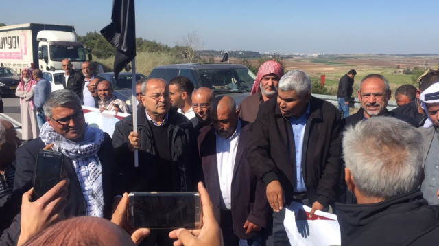 שיירת המחאה על אירועי אום אל חיראן, חסימת כביש 6 (צילום: הרשימה המשותפת)