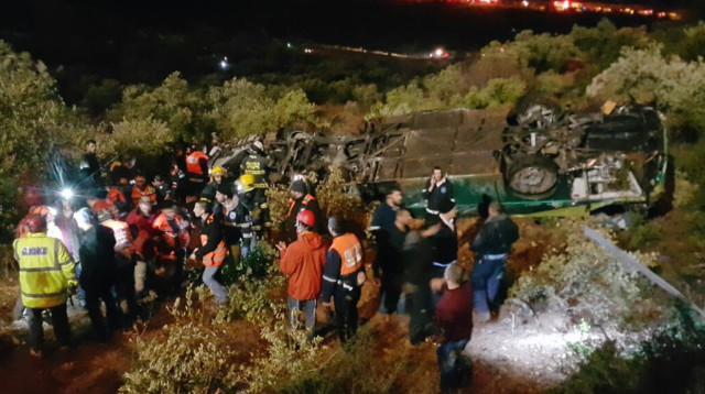 אוטובוס הדרדר לתהום בבנימין (צילום: מדברים תקשורת)