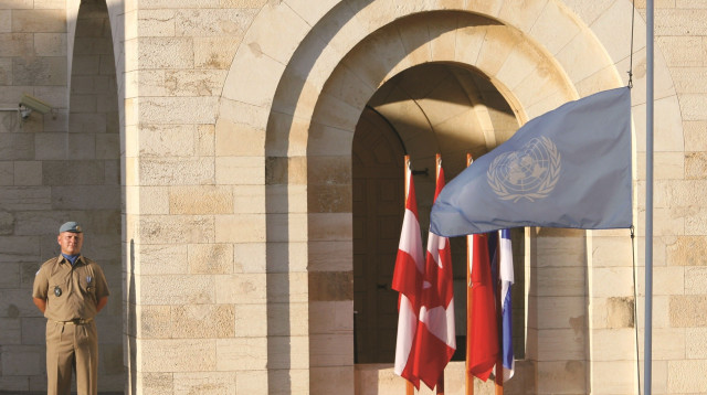 מטה האו"ם בארמון הנציב (צילום: רויטרס)