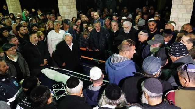 הלווייתם של דור, יוסף ובנימין כרסנטי ז"ל (צילום: ערן גילווארד)