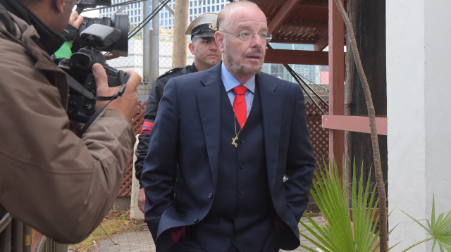 עו"ד יורם שפטל בבית הדין ביפו (צילום: אבשלום ששוני)