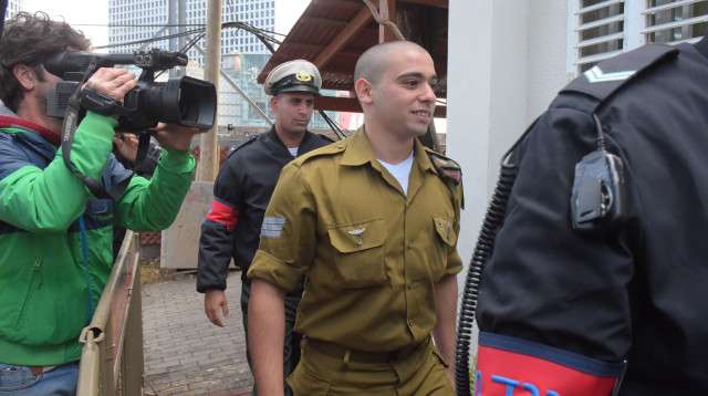 אלאור אזריה בבית הדין ביפו (צילום: אבשלום ששוני)