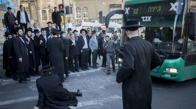 הפגנת חרדים בירושלים (צילום: יונתן זינדל, פלאש 90)