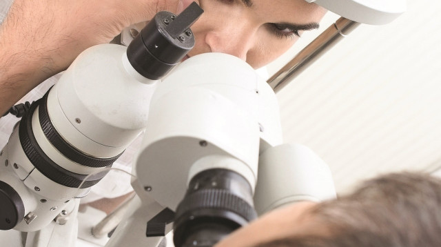 בדיקת עיניים (צילום: אינג אימג')