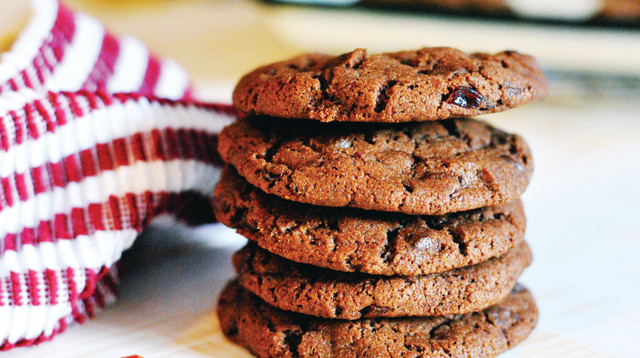 עוגיות שוקולד צ'יפס טבעוניות (צילום: פסקל פרץ רובין)