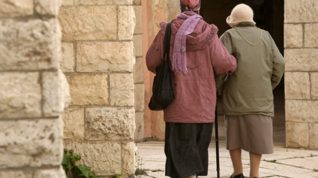 קשישות בירושלים (צילום: קובי גדעון, פלאש 90)